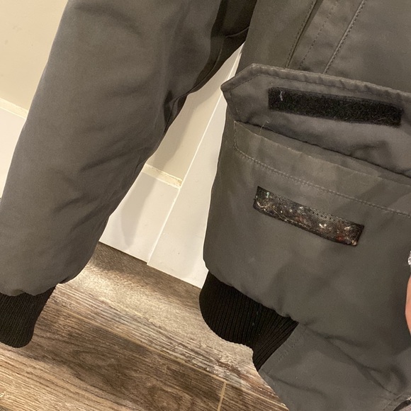 Beautiful grey Canada Goose jacket - Picture 10 of 11